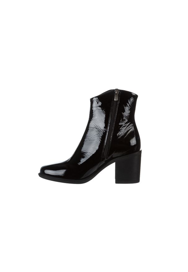 Botki Bayla 161 050 022 400 Black Patent 161167, Czarny, Skóra naturalna lakierowana. Okazja: na co dzień. Zapięcie: zamek. Kolor: czarny. Szerokość cholewki: normalna. Wzór: gładki. Materiał: skóra. Obcas: na obcasie. Styl: casual. Wysokość obcasa: średni