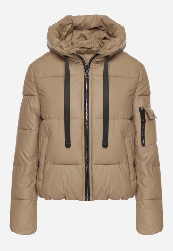 Born2be - Ciemnobeżowa Pikowana Kurtka Puffer z Kapturem i Ozdobnymi Taśmami Relania. Okazja: na spacer, na co dzień. Typ kołnierza: kaptur. Kolor: beżowy. Materiał: poliester, dzianina, skóra. Styl: casual