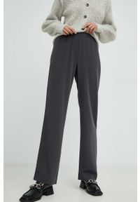 Samsoe & Samsoe - Samsoe Samsoe spodnie damskie kolor czarny proste high waist. Okazja: na co dzień. Stan: podwyższony. Kolor: szary. Materiał: poliester, dzianina. Styl: casual #1