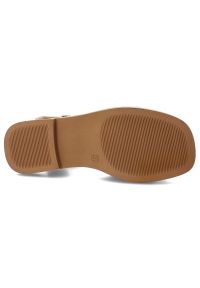 Sandały damskie Artiker, cholewka ze skóry naturalnej licowej pasek wokół kostki z regulacją na klamrę, beżowe, 58C1605. Okazja: na co dzień. Zapięcie: klamry. Kolor: beżowy. Materiał: skóra. Wzór: aplikacja. Sezon: lato. Styl: elegancki, casual #4