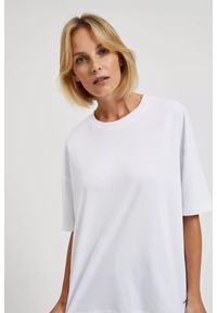 MOODO - Bluzka oversize z okrągłym dekoltem biała. Kolor: biały