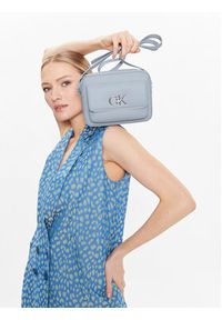 Calvin Klein Torebka Re-Lock Camera Bag With Flap Pbl K60K609397 Niebieski. Kolor: niebieski. Materiał: skórzane #4