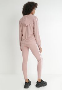 Born2be - Jasnoróżowy Komplet Dresowy 3-częściowy z Lampasami Hisa. Kolekcja: plus size. Kolor: różowy. Materiał: dresówka. Sport: turystyka piesza #6