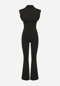 Born2be - Czarny Kombinezon z Nogawkami Flare i Podkreślonymi Ramionami Milenirea. Okazja: na co dzień. Kolor: czarny. Materiał: jeans. Styl: casual, klasyczny #3