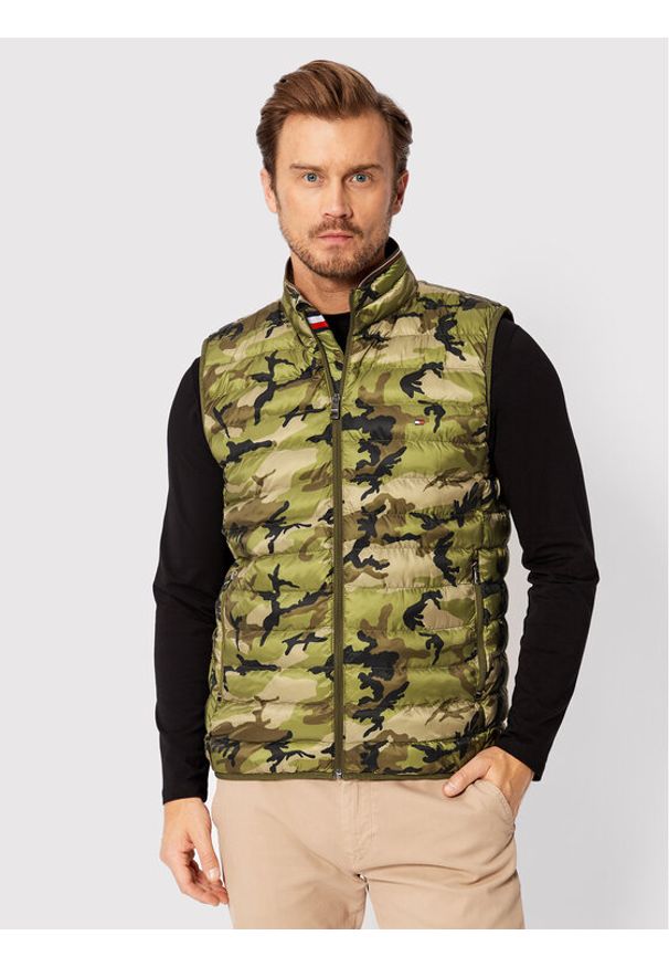 TOMMY HILFIGER - Tommy Hilfiger Kamizelka MW0MW18762 Zielony Regular Fit. Kolor: zielony. Materiał: syntetyk