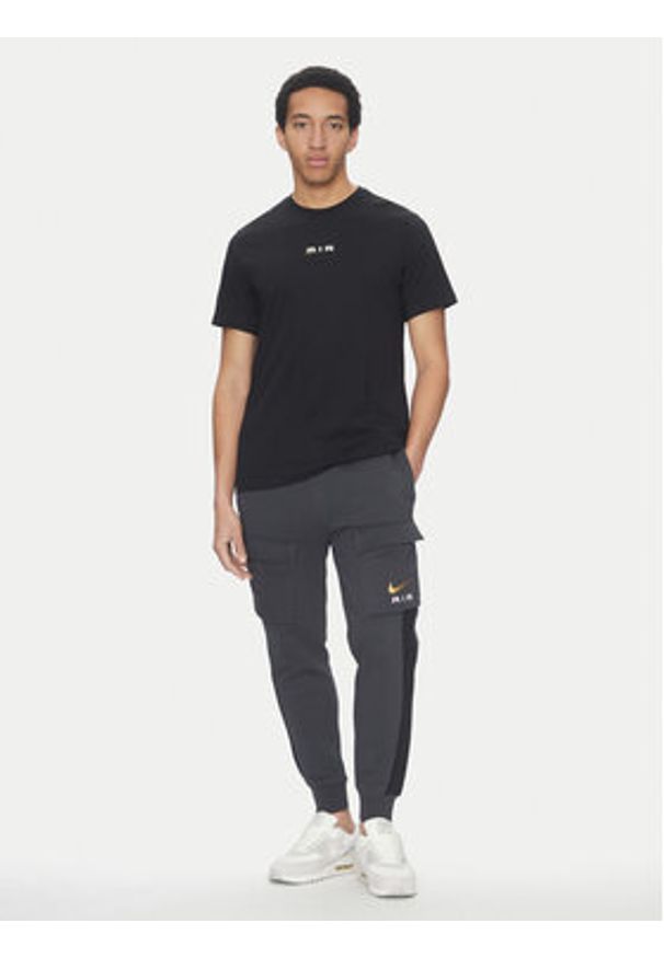 Nike T-Shirt FQ3789 Czarny Regular Fit. Kolor: czarny. Materiał: bawełna