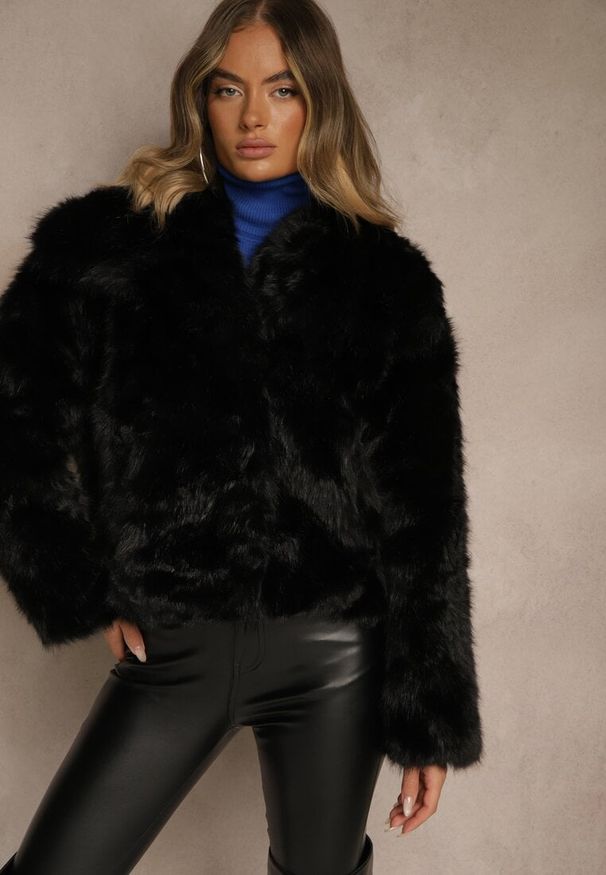 Renee - Czarna Futerkowa Kurtka Dwurzędowa z Szerokim Kołnierzem Fesandrea. Okazja: na co dzień. Kolor: czarny. Materiał: jeans. Styl: casual