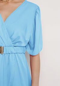 Born2be - Niebieska Rozkloszowana Sukienka Kopertowa z Gumką w Talii i Ozdobnym Paskiem Vasena. Kolor: niebieski. Typ sukienki: kopertowe. Styl: elegancki #7