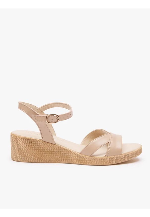 Ryłko - Beżowe sandały na koturnie. Nosek buta: okrągły. Zapięcie: sprzączka. Kolor: beżowy. Materiał: skóra. Obcas: na koturnie. Wysokość obcasa: średni
