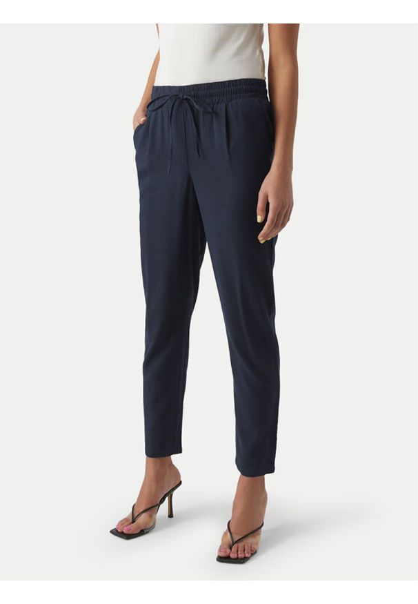 Vero Moda Spodnie materiałowe Jesmilo 10279691 Granatowy Regular Fit. Kolor: niebieski. Materiał: len, wiskoza