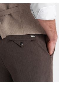 Ombre Clothing - Spodnie męskie chino z gumką w pasie SLIM FIT - czekoladowe V2 OM-PACP-0158 - XXL. Okazja: na co dzień. Kolor: brązowy. Materiał: wiskoza, poliester, elastan. Styl: casual #5