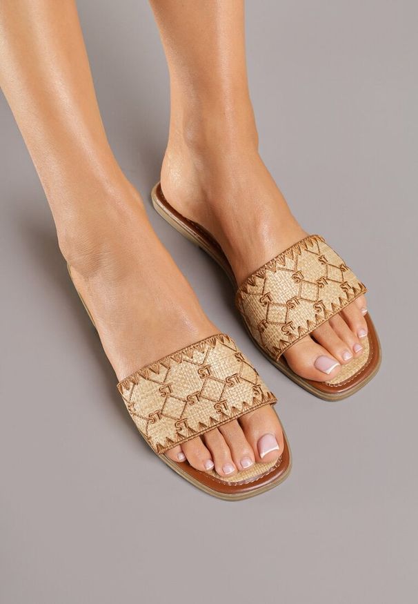 Born2be - Brązowe Klapki z Geometrycznym Wzorem w Stylu Boho Zeroma. Okazja: na co dzień. Kolor: brązowy. Wzór: geometria. Sezon: lato. Styl: boho