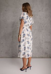 Renee - Niebieska Kopertowa Sukienka z Wiązaniem w Talii Zdobiona Brokatem Plumse. Okazja: na randkę. Kolor: niebieski. Wzór: aplikacja. Sezon: lato. Typ sukienki: kopertowe. Styl: glamour #6