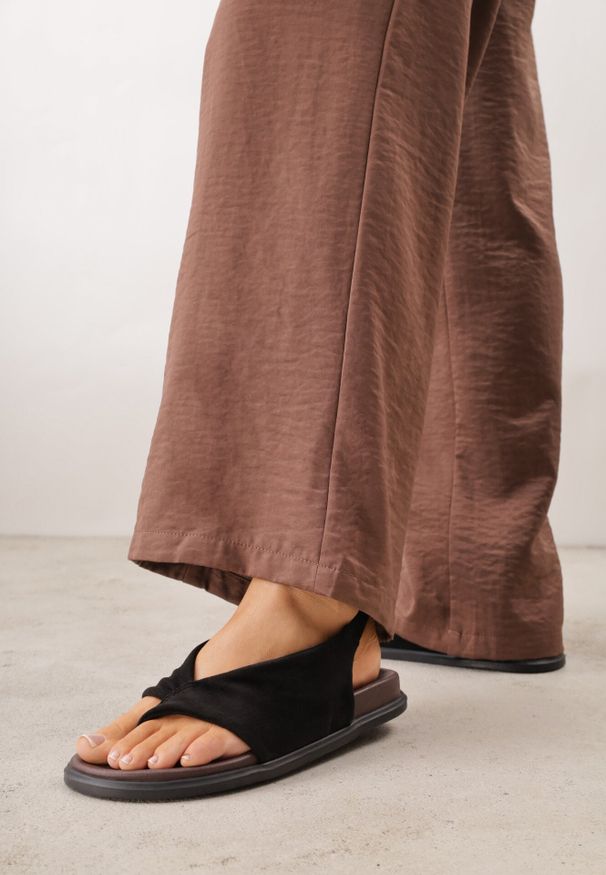 Born2be - Czarne Sandały Japonki z Imitacji Zamszu z Paskiem na Duży Palec Onisira. Okazja: na co dzień. Zapięcie: pasek. Kolor: czarny. Materiał: zamsz. Sezon: lato. Styl: boho, klasyczny, casual