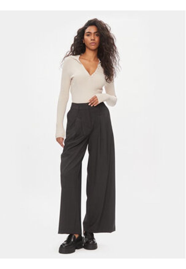 only - ONLY Sweter Minna 15309345 Beżowy Regular Fit. Kolor: beżowy. Materiał: syntetyk