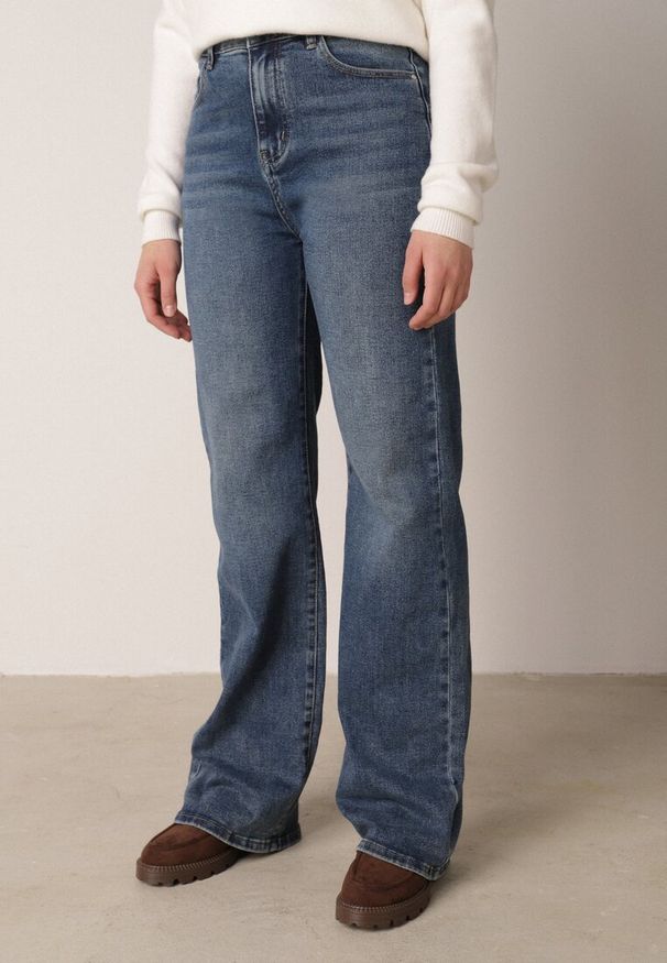 Born2be - Niebieskie Szerokie Jeansy z Bawełną i Domieszką Wiskozy z Wysokim Stanem Crianise. Okazja: na co dzień. Stan: podwyższony. Kolekcja: plus size. Kolor: niebieski. Styl: klasyczny, casual