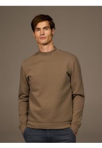 Reserved - Bluza ze stójką - beżowy. Typ kołnierza: kołnierzyk stójkowy. Kolor: beżowy. Materiał: dzianina, bawełna #1