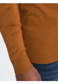 Ombre Clothing - Dzianinowy męski jednokolorowy golf z wiskozą – camel V8 OM-SWTN-0101 - XXL. Okazja: na co dzień. Typ kołnierza: golf. Materiał: dzianina, wiskoza. Wzór: aplikacja, gładki, jednolity. Styl: klasyczny, casual