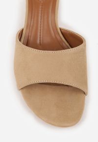 Born2be - Beżowe Klapki VICES na Obcasie Kaczuszka ze Wstawką Imitującą Drewno Azada. Okazja: na co dzień, do pracy. Kolor: beżowy. Materiał: jeans, materiał. Obcas: na obcasie. Styl: casual. Wysokość obcasa: średni #5