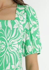 Born2be - Jasnozielona Sukienka z Kopertowym Dekoltem w Kwiaty z Wiskozy Hedina. Kolor: zielony. Materiał: wiskoza. Wzór: kwiaty. Sezon: lato. Typ sukienki: kopertowe #3