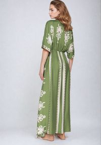 Born2be - Zielona Bawełniana Sukienka o Taliowanym Kroju z Gumką w Pasie Rivanue. Typ kołnierza: dekolt w kształcie V. Kolor: zielony. Materiał: bawełna. Długość rękawa: krótki rękaw #7