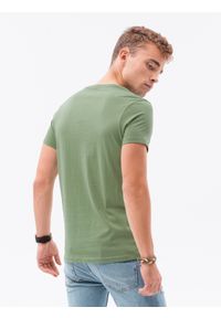 Ombre Clothing - Klasyczna męska koszulka z dekoltem w serek BASIC - jasnozielony V11 - Rozmiar: S. Typ kołnierza: dekolt w serek. Kolor: zielony. Materiał: jeans, bawełna. Długość: krótkie. Styl: klasyczny #5