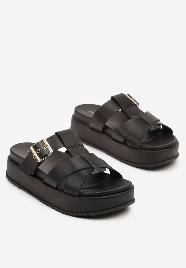 Born2be - Czarne Klapki z Ozdobnymi Paskami i Kwadratową Klamrą Anisera. Okazja: na co dzień. Nosek buta: otwarty. Kolor: czarny. Materiał: jeans. Wzór: paski. Sezon: wiosna, lato. Styl: casual