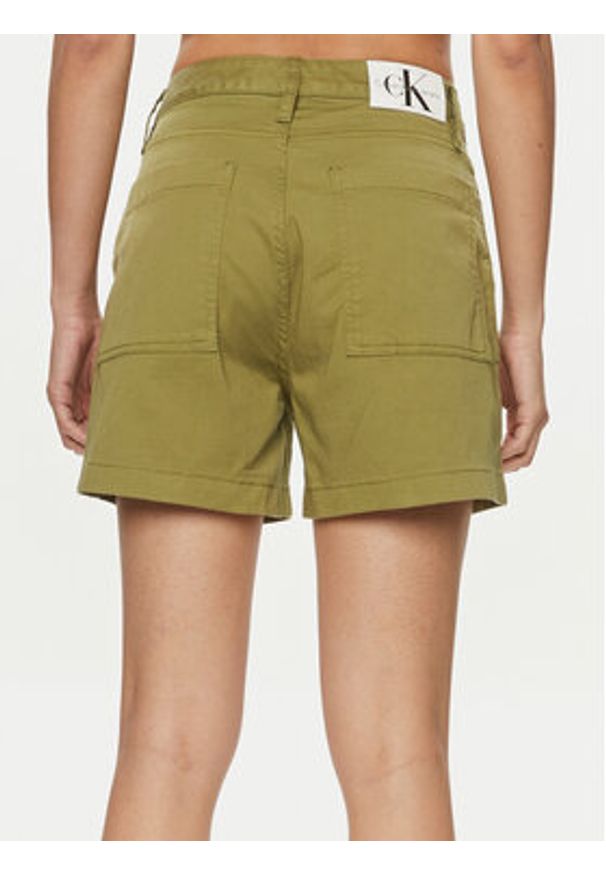 Calvin Klein Jeans Szorty materiałowe J20J223135 Zielony Mom Fit. Kolor: zielony. Materiał: bawełna