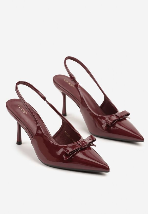 Renee - Bordowe Lakierowane Sandały Szpilki Vices Typu Slingback z Kokardą Dorozia. Okazja: na co dzień, na spotkanie biznesowe. Kolor: czerwony. Materiał: lakier. Obcas: na szpilce. Styl: klasyczny, casual, elegancki, biznesowy. Wysokość obcasa: średni