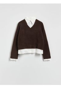 Reserved - Sweter z koszulową wstawką - ciemnobrązowy. Kolor: brązowy. Materiał: wełna, dzianina