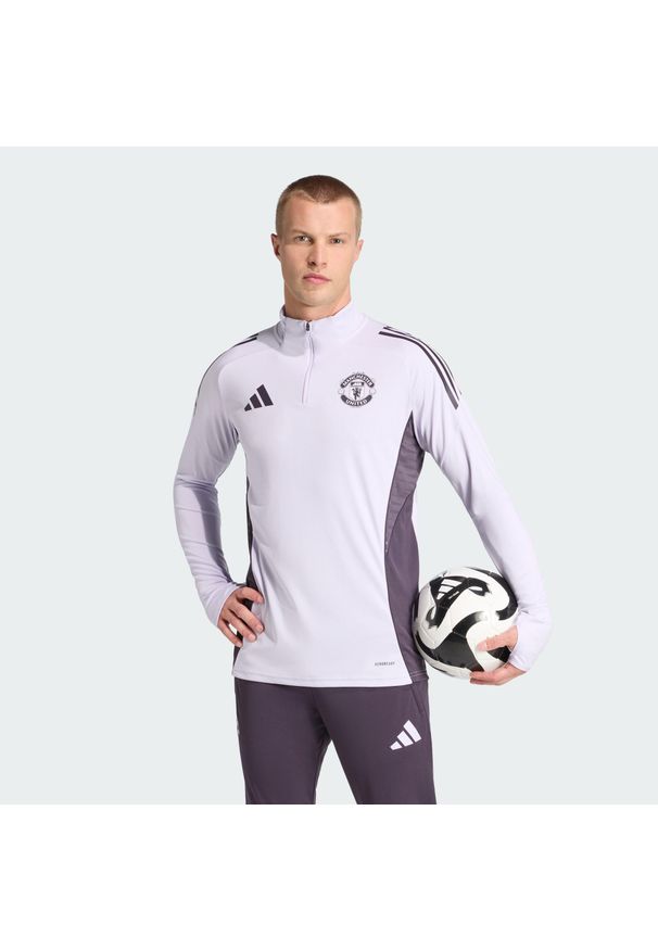 Adidas - Bluza Manchester United Tiro 25 Competition Training. Kolor: fioletowy, wielokolorowy, czarny. Materiał: dresówka. Sport: piłka nożna