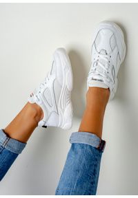 Casu - białe buty sportowe sneakersy sznurowane casu 20p14/m. Okazja: na co dzień. Kolor: biały. Materiał: skóra ekologiczna, materiał. Szerokość cholewki: normalna #1