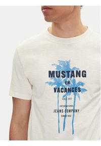 Mustang T-Shirt Austin 1016490 Biały Regular Fit. Kolor: biały. Materiał: bawełna #5