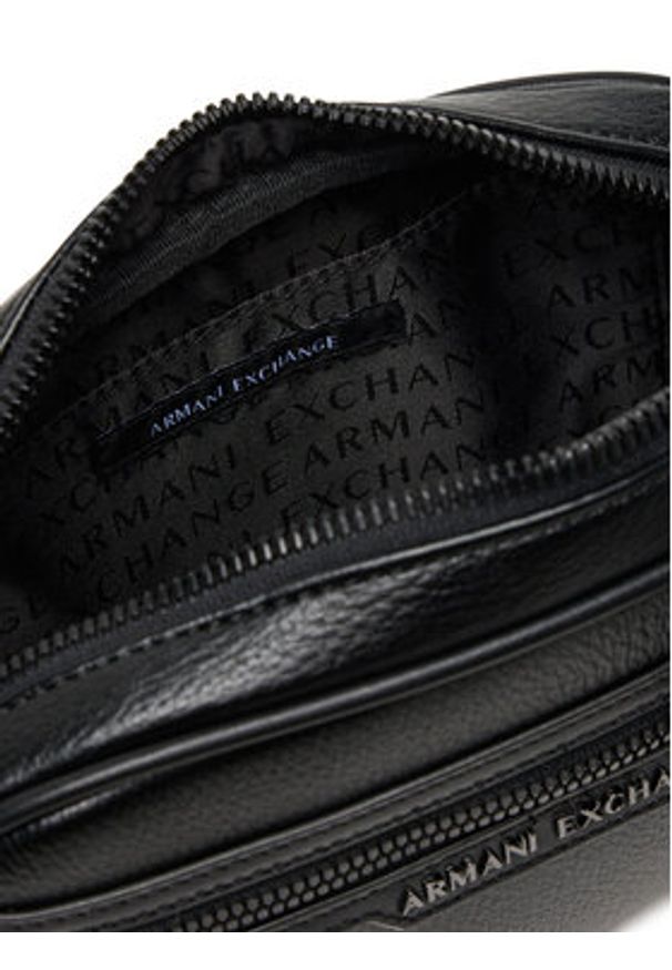 Armani Exchange Saszetka XM001601 AF17205 MC105 Czarny. Kolor: czarny. Materiał: skóra