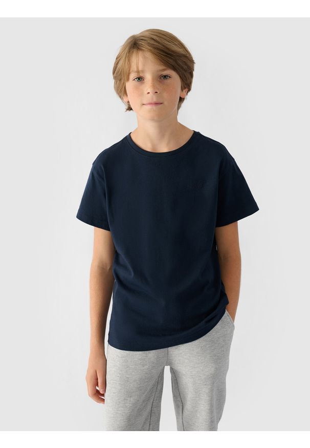 4f - 4F T-shirt gładki chłopięcy - granatowy 140 (9-10 lat). Okazja: na co dzień. Kolor: niebieski. Materiał: jersey, bawełna, materiał. Długość rękawa: krótki rękaw. Długość: krótkie. Wzór: gładki. Sezon: lato. Styl: sportowy, casual, klasyczny, młodzieżowy