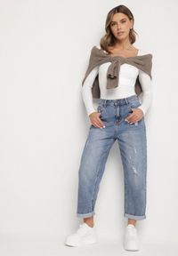 Born2be - Niebieskie Jeansy o Kroju Boyfriend Zdobione Przetarciami Hanorie. Okazja: na co dzień, na spacer. Kolor: niebieski. Wzór: aplikacja. Styl: casual #4