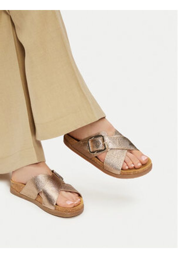 Lasocki Klapki ARC-BIERGE-19 Złoty. Kolor: złoty. Materiał: skóra