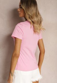 Renee - Różowy T-shirt z Bawełny z Krótkim Rękawem i Ozdobnym Printem Saronea. Okazja: na co dzień. Kolor: różowy. Materiał: bawełna. Długość rękawa: krótki rękaw. Długość: krótkie. Wzór: nadruk. Styl: casual #2