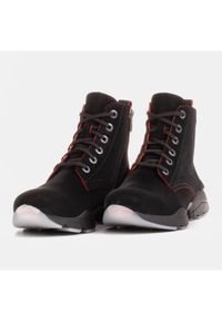 Marco Shoes Sportowe botki damskie z nubuku z czerwonymi wstawkami czarne. Kolor: czarny. Materiał: nubuk. Styl: sportowy #3
