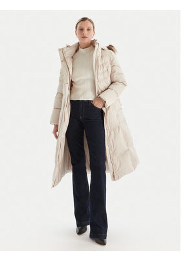 Guess Płaszcz zimowy W5BL29 W2802 Brązowy Regular Fit. Kolor: brązowy. Materiał: syntetyk. Sezon: zima