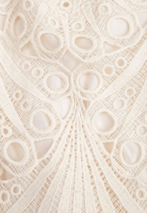 Renee - Beżowa Sukienka Aeryse. Kolor: beżowy. Materiał: koronka. Wzór: aplikacja, koronka. Długość: mini