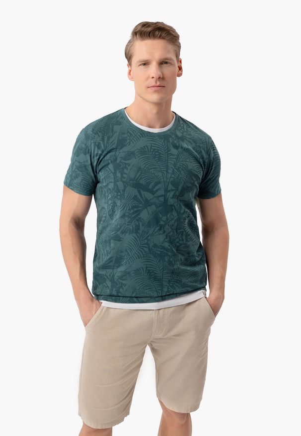 Volcano - T-shirt z letnim wzorem TM-LEFTY. Kolor: niebieski. Materiał: bawełna, skóra, materiał. Długość rękawa: krótki rękaw. Długość: krótkie. Wzór: nadruk. Sezon: lato. Styl: klasyczny, wakacyjny