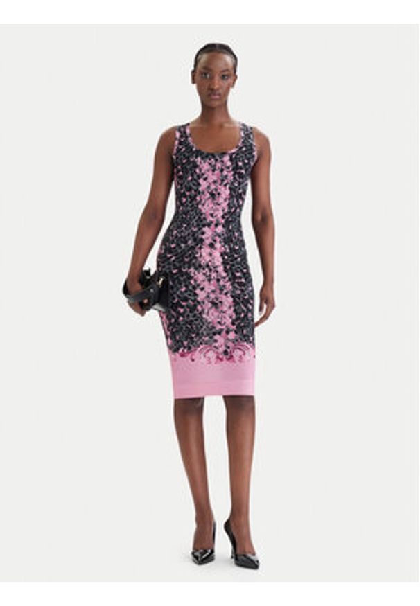 Versace Jeans Couture Sukienka codzienna 80HAO9P6 JS546 Różowy Slim Fit. Okazja: na co dzień. Kolor: różowy. Materiał: wiskoza. Typ sukienki: proste. Styl: casual