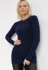 Born2be - Granatowy Sweter Z Wełną Andrerine. Kolor: niebieski. Materiał: wełna. Długość rękawa: długi rękaw. Długość: długie. Wzór: ze splotem. Styl: klasyczny #1