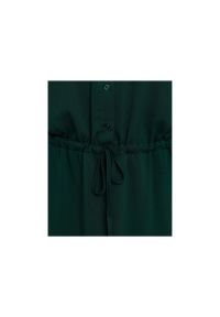 Sukienki.shop - Sukienka koszulowa szmizjerka z wiązaniem butelkowa zieleń. Okazja: na co dzień, do pracy. Materiał: wiskoza. Typ sukienki: szmizjerki, koszulowe. Styl: casual #3