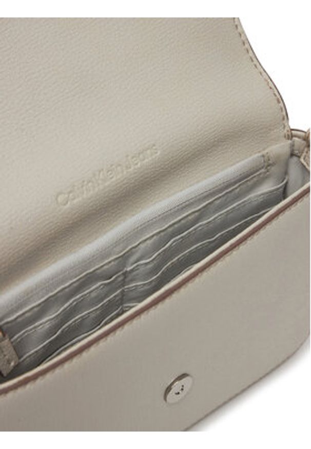 Calvin Klein Jeans Torebka Minimal Monogram Ew Flap Ph/Cb19 LV04K1027G Beżowy. Kolor: beżowy. Materiał: skórzane
