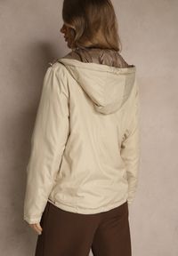 Renee - Beżowo-Brązowa Dwustronna Kurtka z Pikowanymi Przeszyciami i Odpinanym Kapturem Zelirelle. Okazja: na co dzień, na spacer. Kolor: brązowy. Materiał: jeans. Wzór: gładki. Styl: casual, elegancki