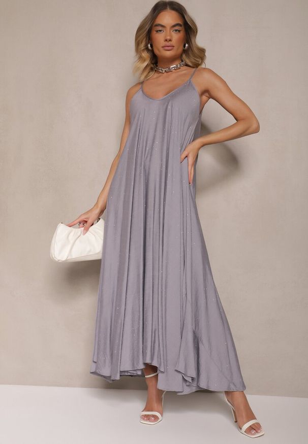 Renee - Niebieska Wiskozowa Sukienka o Rozkloszowanym Kroju Ozdobiona Cyrkoniami Tosnaria. Typ kołnierza: dekolt w kształcie V. Kolor: niebieski. Materiał: wiskoza. Wzór: aplikacja. Styl: klasyczny, elegancki