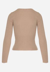 Born2be - Beżowy Sweter z Wiskozą Zdobiony Metaliczną Nicią i Guzikami przy Dekolcie Lianola. Okazja: na co dzień. Kolor: beżowy. Materiał: wiskoza. Wzór: aplikacja. Styl: casual #3