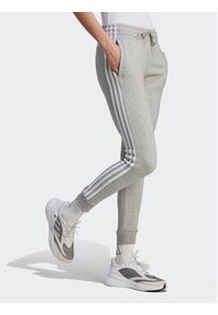Adidas - adidas Spodnie dresowe Essentials 3-Stripes IL3282 Szary Slim Fit. Kolor: szary. Materiał: bawełna #6